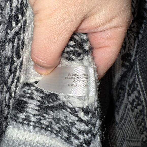 Old Navy Thick Cardigan Winter Sweater in Grays Sz Large - Picture 4 of 5